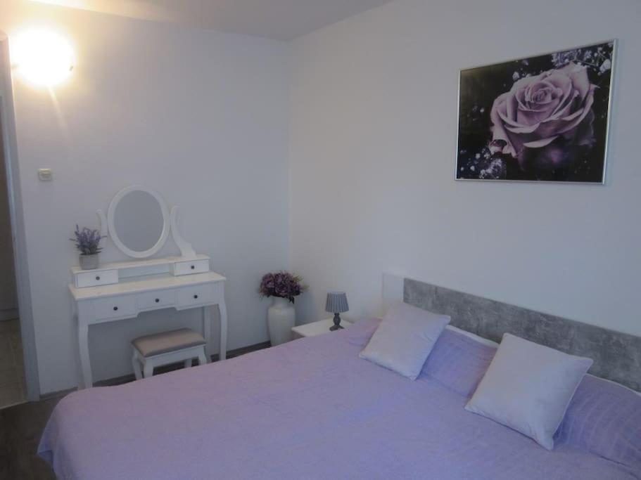 Ira - Prelijep Stan + Besplatni Parking Appartement Pula