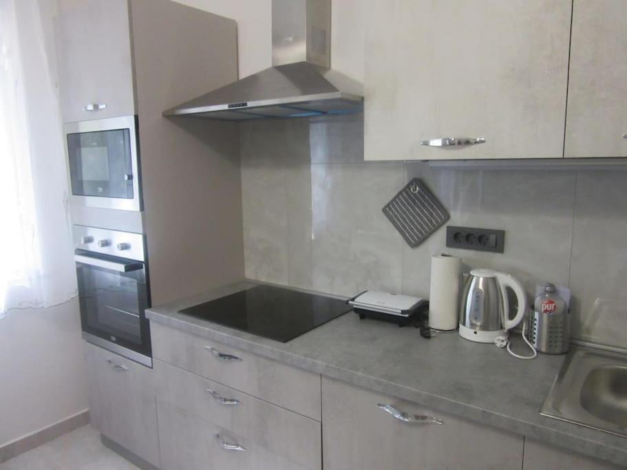 Appartement Ira - Prelijep Stan + Besplatni Parking Pula